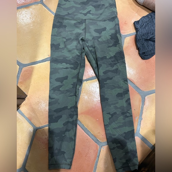 Lululemon camouflage yoga pant - Picture 2 of 2
